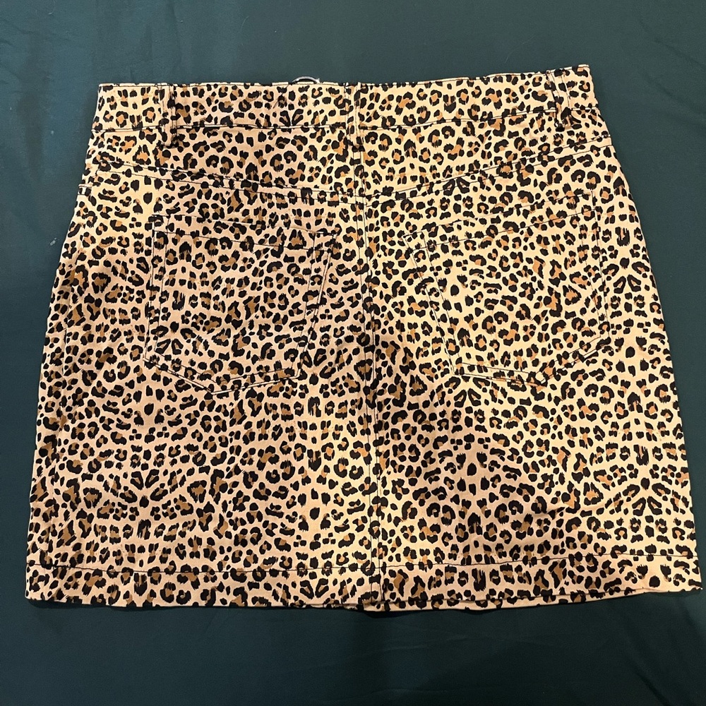 Leopard print zip up mini skirt - Picture 2 of 3